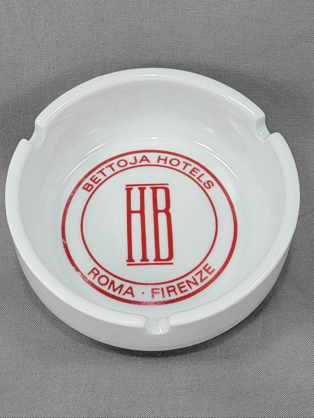 Bettoja Hotels 3 Slot Cigarette Ashtray White Red FARA Rome Italy Souvenir